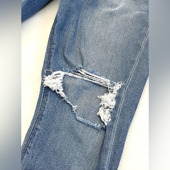 American Eagle Outfitters Classic Blue Distressed Women’s Mom Jeans Sz 4 Short - Picture 4 of 16